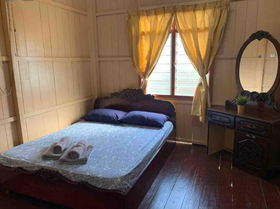 Orked Lycaste Wooden Village Chalet Kuala Terengganu Exteriör bild